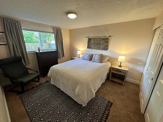 Building Photo - 7112 N Richmond Ave