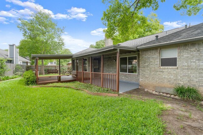 Building Photo - 2113 Rosemary Ln