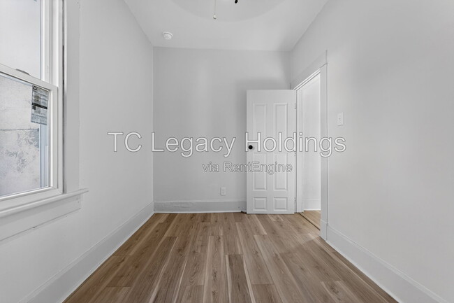 Building Photo - 200 Reeves Ave
