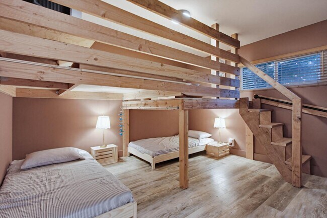 Building Photo - 1418 Marshall St