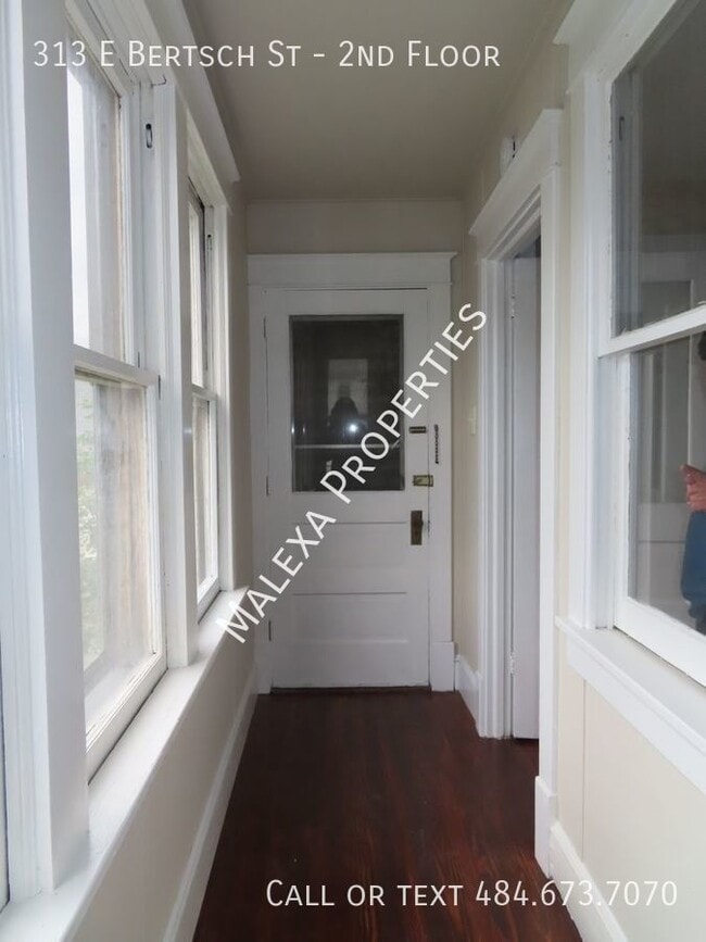 Building Photo - 313 E Bertsch St