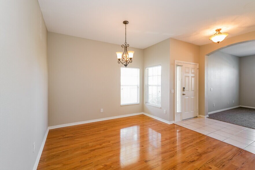 Building Photo - 16716 Caracara Ct