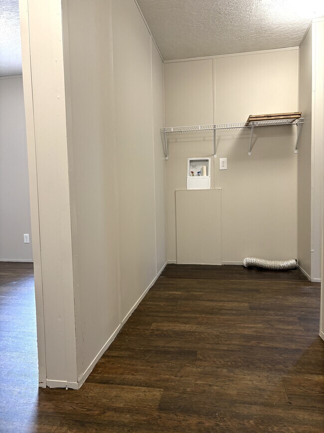 Building Photo - 407 Chloe Cir