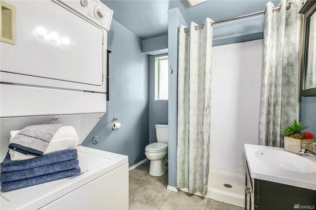 Building Photo - 2323 - Jones