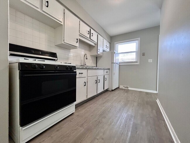 Building Photo - 3057/3059 Goodman Ave SW