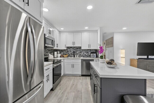 Building Photo - 830 NE 59th Ct