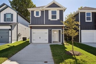 Building Photo - 323 Clematis St