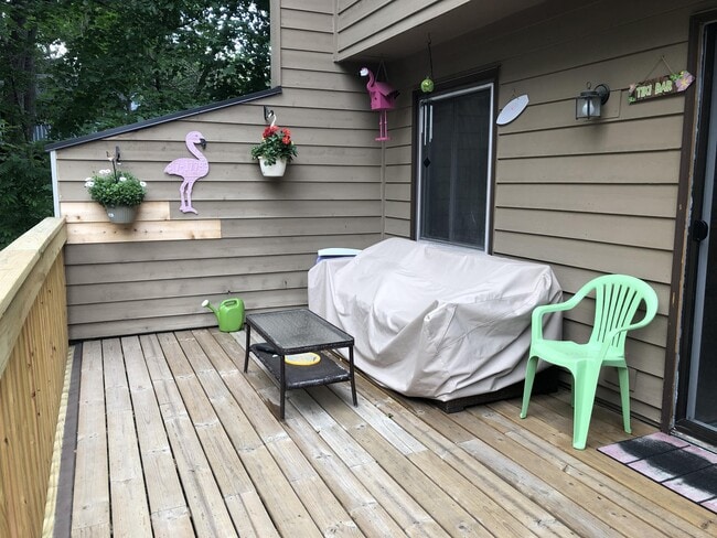 Building Photo - 362 W Eagle Lake Dr