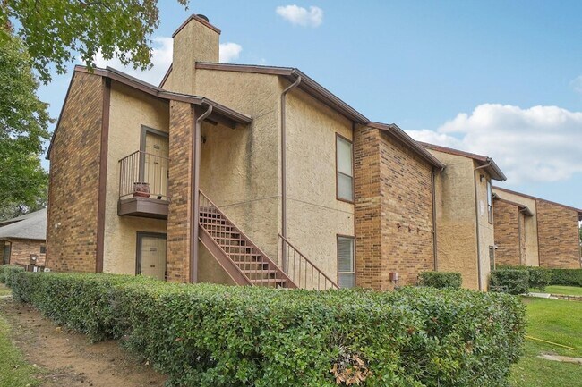 Building Photo - 1301 Memory Ln
