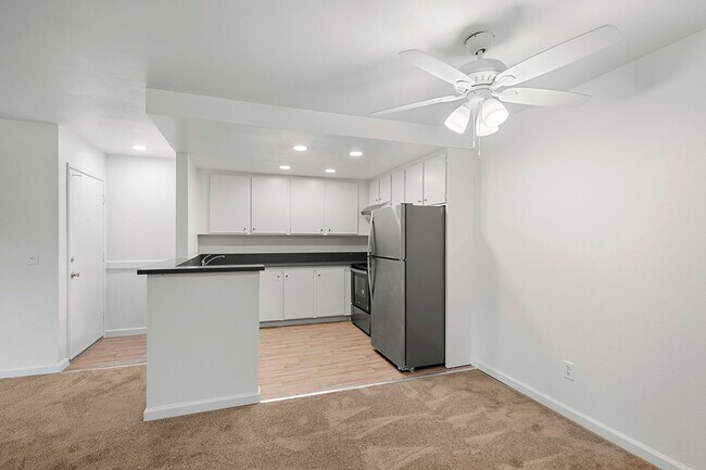 Building Photo - Mission Valley 1 BR/1 BA Condominium at Ra...