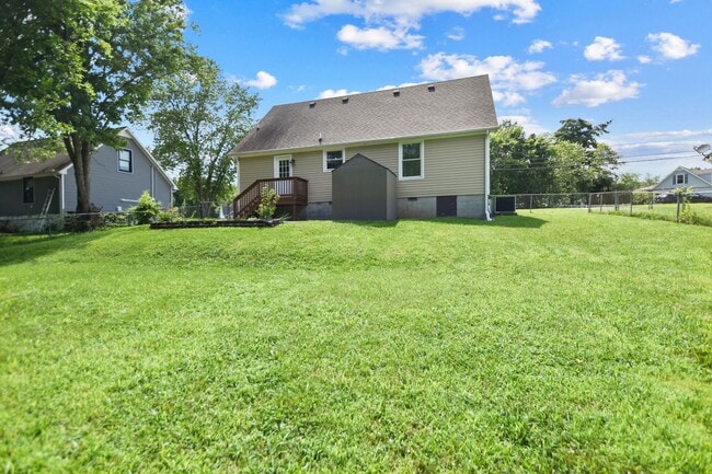 Building Photo - Pet Friendly Four Bedroom!