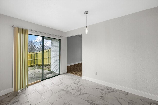 Building Photo - 4940 Watkins Dr