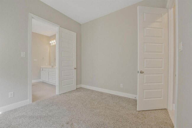 Building Photo - 1910 Graham Wy