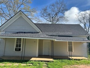 Building Photo - 821 Williams St