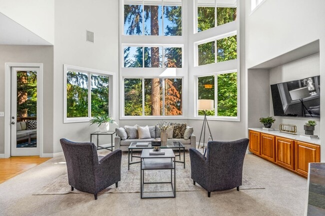 Building Photo - Luxury 4 bed 4 bath home in Lakemont, Bellevue