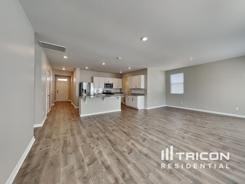 Building Photo - 7249 Sunny Parks Dr