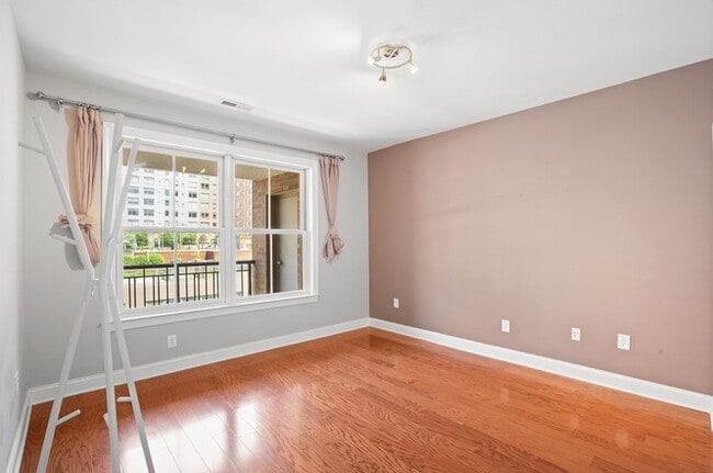 Building Photo - JJperi