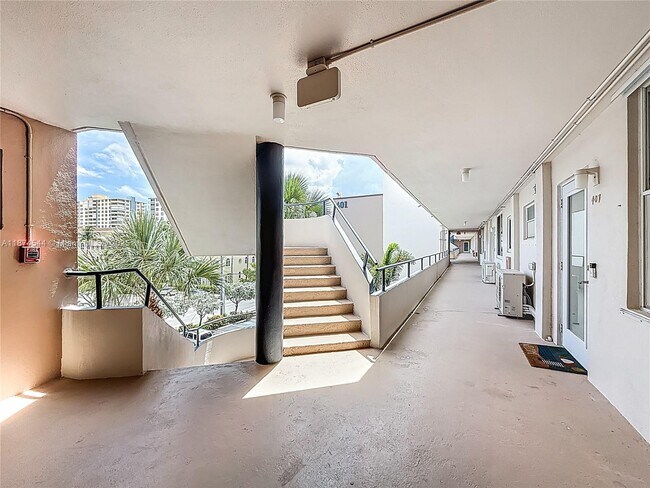 Building Photo - 401 N Riverside Dr