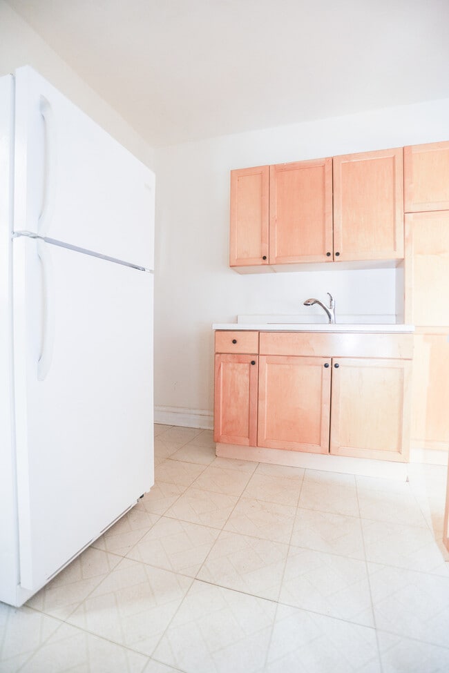 Building Photo - 2948 N Seeley Ave