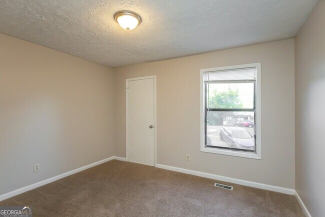 Building Photo - 5710 Deerfield Pl