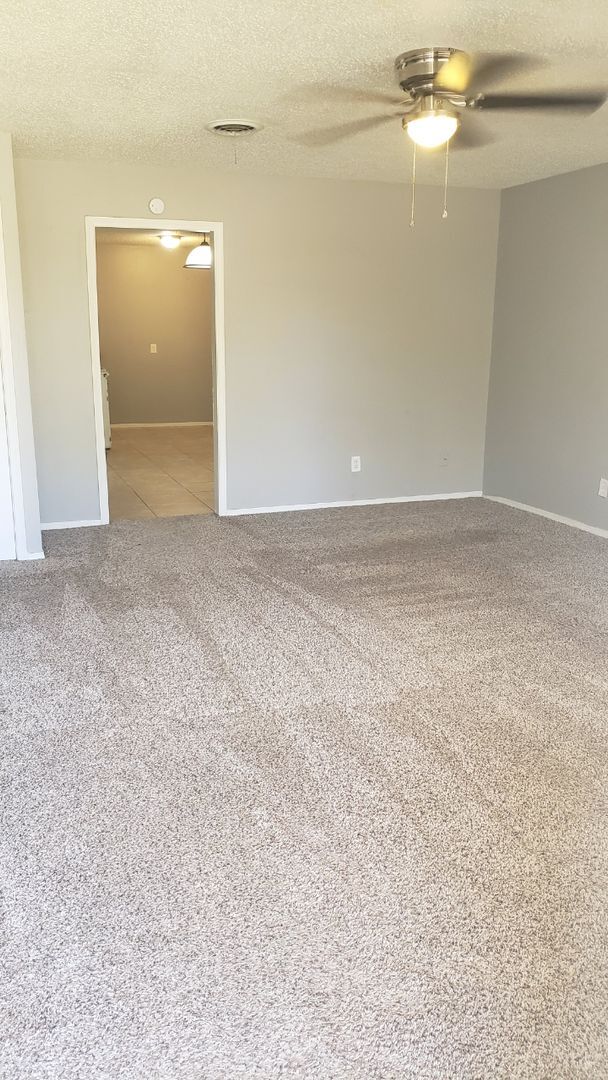 Building Photo - Located in Canyon 3/2/1 great area CH/A