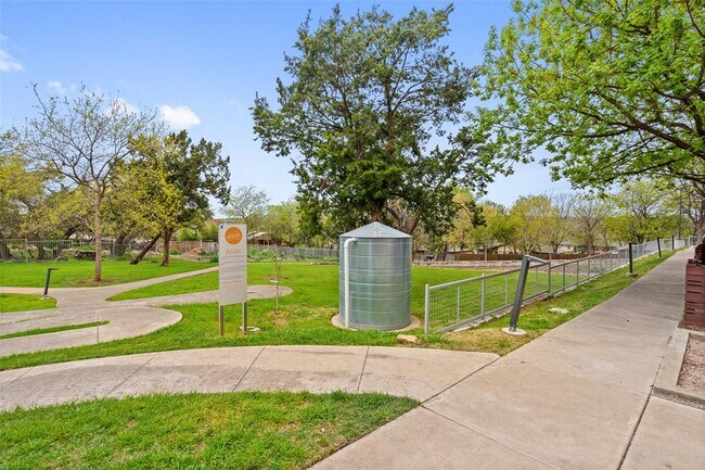 Building Photo - 2801 Dulce Ln