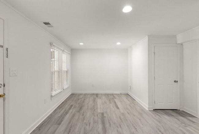 Building Photo - 4 Bedroom Village of Thomas Run