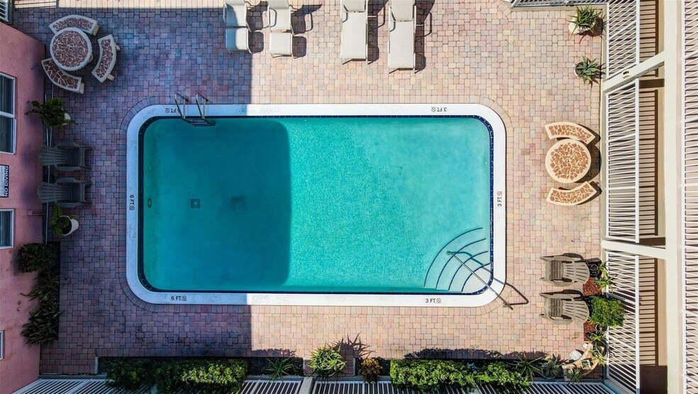 Building Photo - 1450 N Riverside Dr