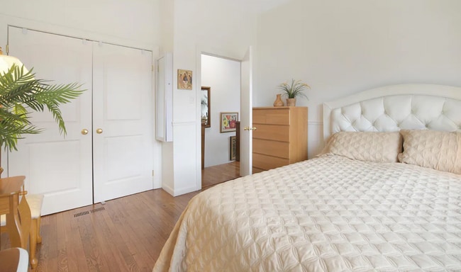 Main bedroom - 1144 W Schubert Ave