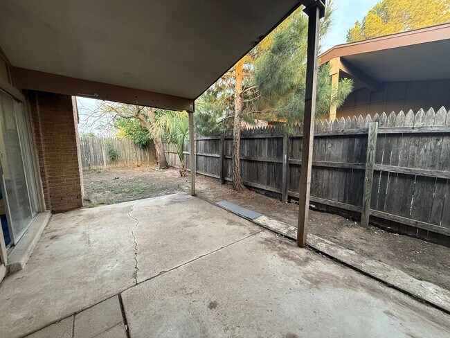 Building Photo - For Lease - 2706 B Fair Palms - Odessa, TX
