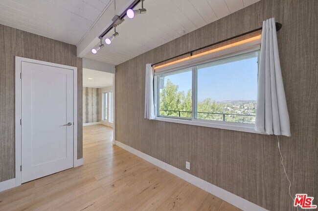 Building Photo - 2226 Ronda Vista Dr