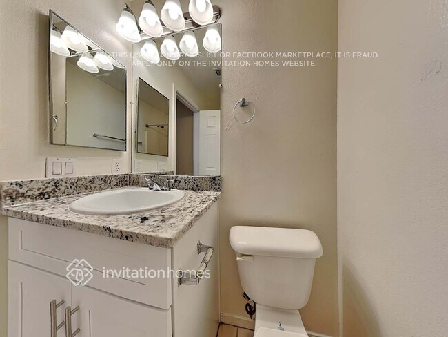 Building Photo - 1868 W Renaissance Ave