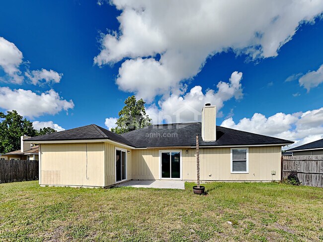 Building Photo - 3206 Chantilly Ct
