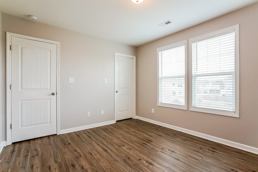 Building Photo - 238 Grovemere Ln