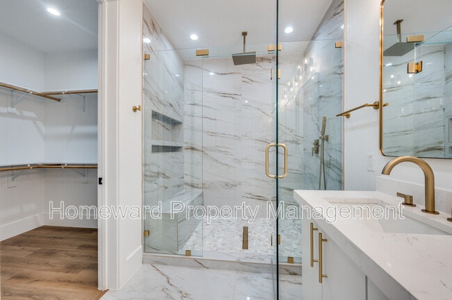 Building Photo - 2343 Hondo Ave