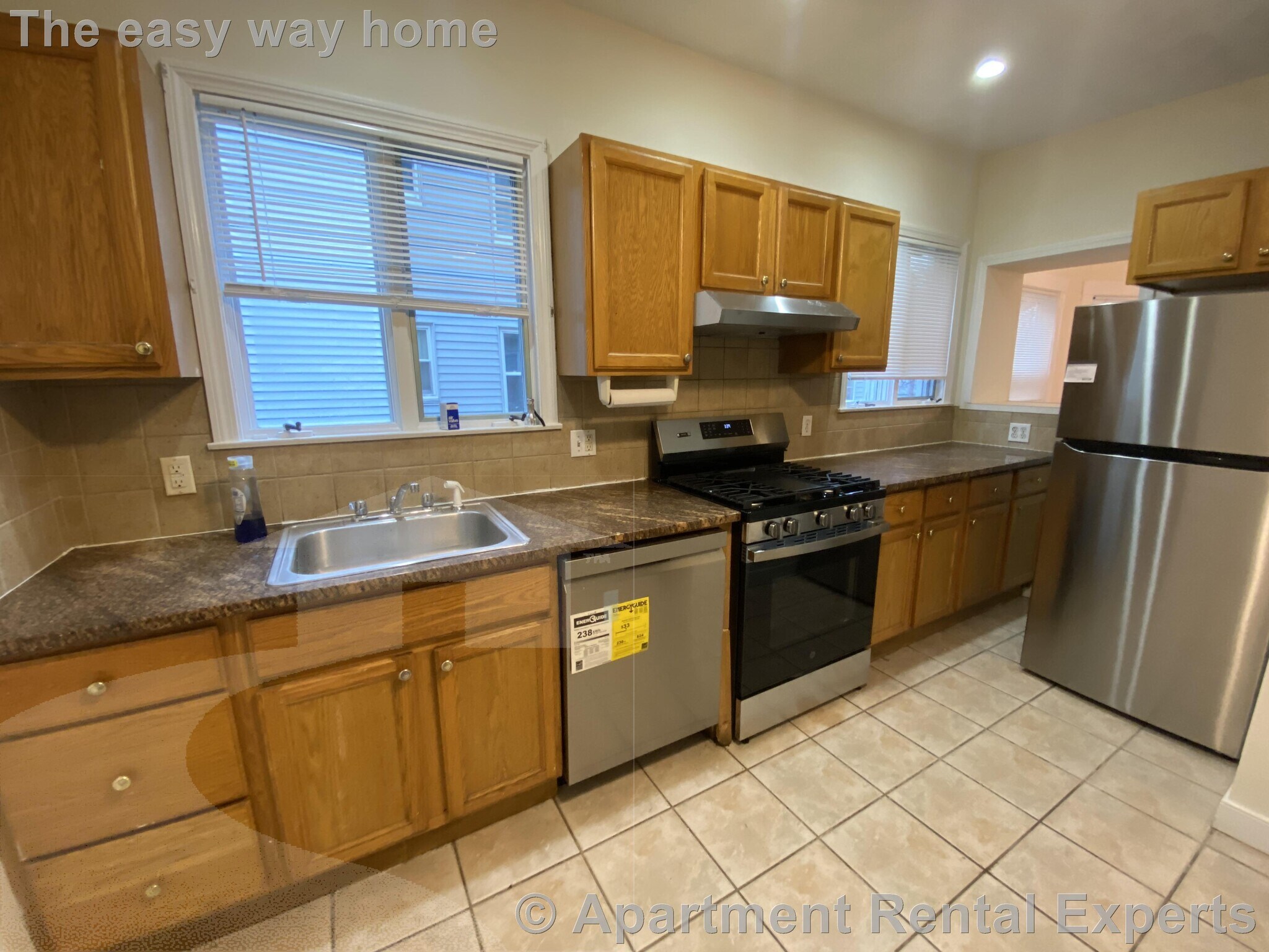 Building Photo - 1028 Fellsway