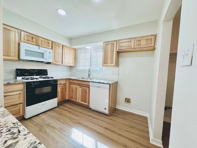 Building Photo - MOVE IN SPECIAL!!! - Updated 3-Bed Home wi...