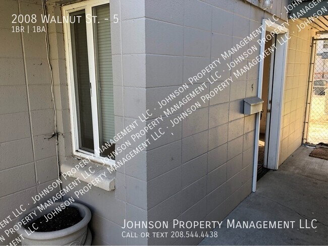 Building Photo - 2008 Walnut St