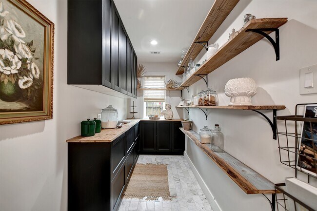 Building Photo - 507 Mason St