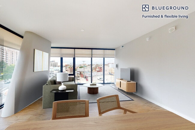 Building Photo - 555 S President St