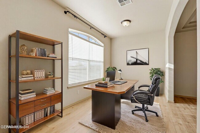 Building Photo - 3144 Hidden Creek Dr