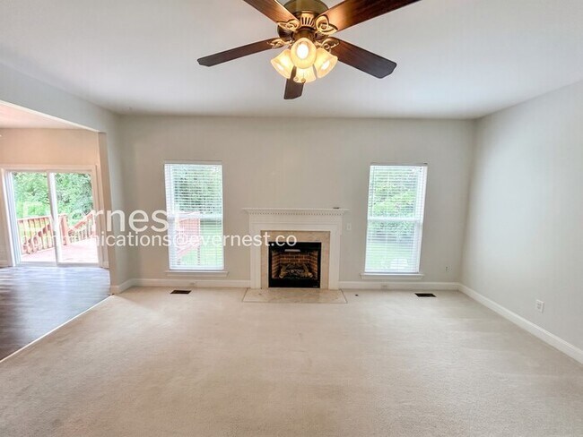 Building Photo - 4-Bed/2.5-Bath/ Home with Attached Garage and Large Yard/Available Now!