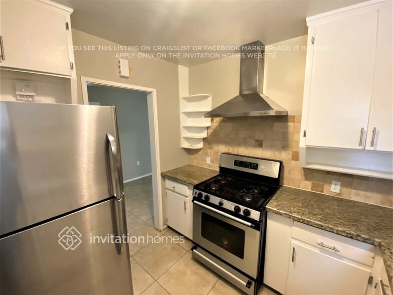 Building Photo - 9444 N 4th Ave