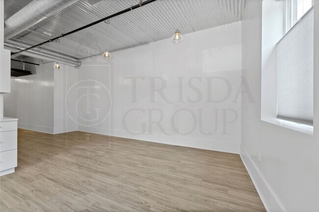 Building Photo - Avail July 15th! Stylish 1-Bedroom Apartment in Mt. Washington –2 Off Street Parking Spaces, AC, ...