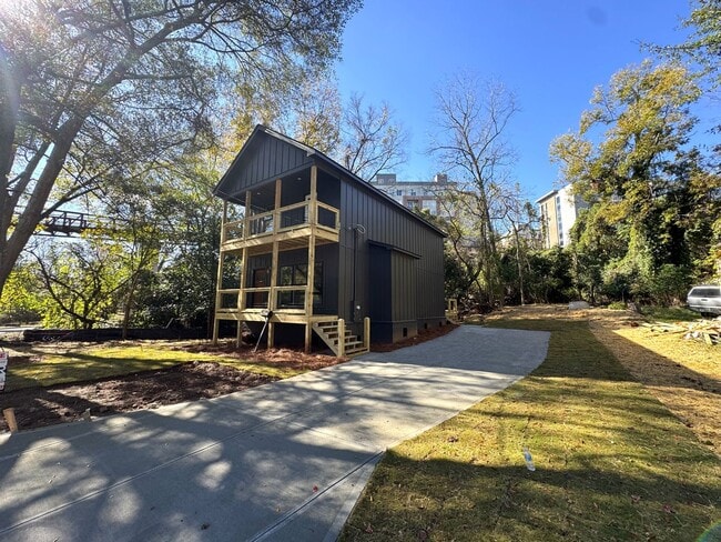 Building Photo - Downtown 4br Home FOR RENT