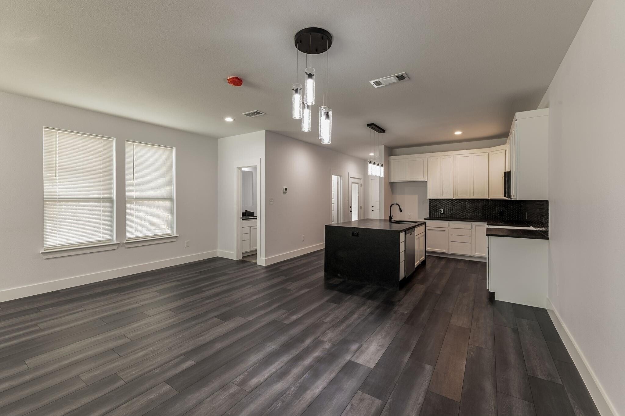 Building Photo - 770 Elwayne Ave