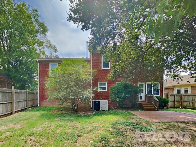 Building Photo - 1313 Summer Haven Cir