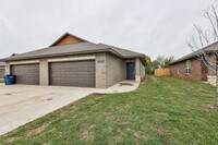 Building Photo - 3-Bed, 2-Bath Duplex with Waterway Views - Prime Location off I-40 in El Reno!