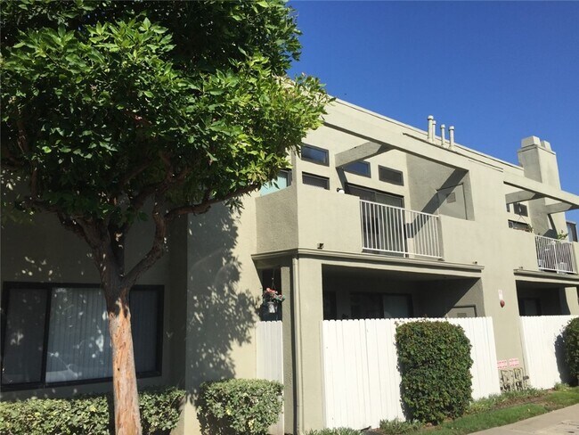 Building Photo - 17641 Sergio Cir