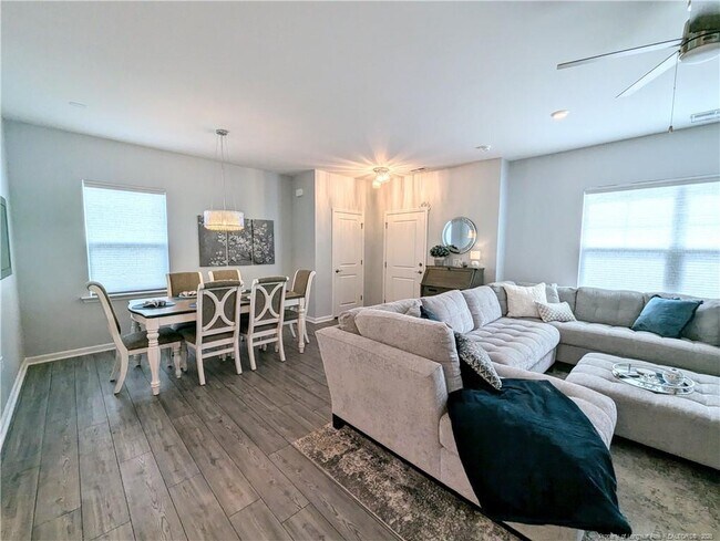 Building Photo - 5723 Kalamata Dr